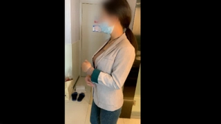 蜜桃汪汪水白皙少妇3P啪啪沙发上操，边口交边摸奶前后双插上1