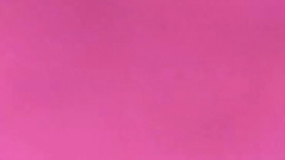 学生情侣在宿舍房间里录制他们的热辣性爱录像带