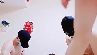 少女在高清中口交和手淫男人