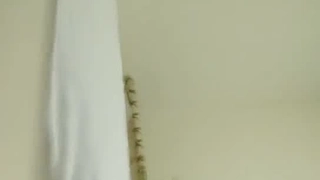 美女模特张开大腿被男友操完后还摆姿势拍摄抠屄照