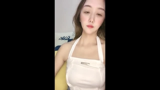 有钱人的玩物身材一级棒高颜值网红脸美女情趣酒店大战土豪先让她自己玩然后在情趣椅上肏她附图158P 视频2V完整版
