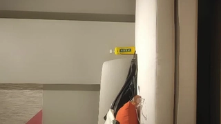 从女佣在清洗肛门手淫分心