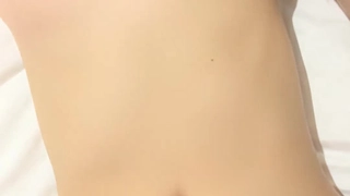 二哥午夜探花约了个少妇啪啪，沙发摸逼口交再到床上大力猛操
