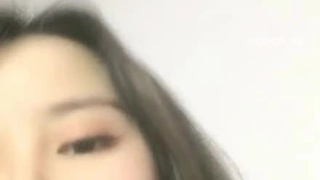 黑漆漆的房间里~叫了可爱妹妹来帮我解解闷~我的肉棒任妳玩~